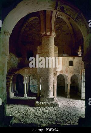 Interieur DE LA ERMITA DE SAN BAUDELIO DE BERLANGA - MOZARABE - SIGLO XI. Lage: Ermita DE SAN BAUDELIO, CASILLAS DE BERLANGA, SPANIEN. Stockfoto