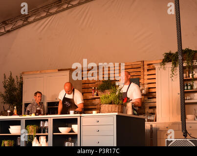 Starkoch Tom Kerridge in der Kneipe im Park Festival, Badewanne, Juni 2018 Stockfoto