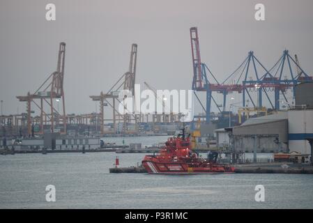 Juni 15, 2018 - Valencia, Spanien: Bild des Hafens von Valencia, wo der Wassermann migrant Rettung Schiff erwartet wird, Dock ist diese Woche zu Ende nach Italien und Malta es abgelehnt. *** Frankreich/KEINE VERKÄUFE IN SCHWEDEN, Dänemark, Norwegen, Finnland vor Juni 25, 2018 *** Stockfoto