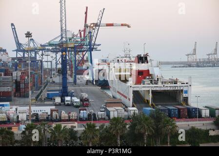 Juni 15, 2018 - Valencia, Spanien: Bild des Hafens von Valencia, wo der Wassermann migrant Rettung Schiff erwartet wird, Dock ist diese Woche zu Ende nach Italien und Malta es abgelehnt. *** Frankreich/KEINE VERKÄUFE IN SCHWEDEN, Dänemark, Norwegen, Finnland vor Juni 25, 2018 *** Stockfoto