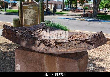 New Mexico, Socorro, Souvenir Fragment 'Jumbo', ein Stahlbehälter für die Explosion der ersten Atombombe am Trinity Site zu enthalten. Stockfoto