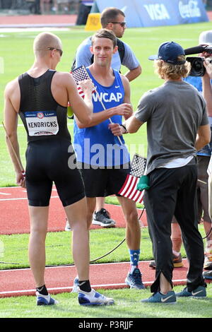 Das US-Olympiasieger Stabhochsprung-Team besteht aus Army Reservist 2nd Lt. Sam Kendricks, Air Force 1st Lt. Cale Simmons und Logan Cunningham. Die Teilnehmer nahmen an den United States Olympic Team Track and Field Trials teil, die vom 1. Bis 10. Juli 2016 in Eugene (Oregon) stattfanden. Simmons erreichte mit einem Sprung von 5,65 Metern (18 Fuß, 6 1/2 Zoll) den zweiten Platz und sicherte sich damit seine Position in der Olympischen Mannschaft. Das Team repräsentiert Militärsportler, die auf internationaler olympischer Ebene im Rahmen der USAF WCAP und der Army Reserve antreten. Stockfoto