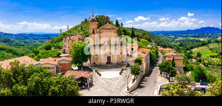 Traditionelle kleine Kirche in Casperia Dorf, Provinz Viterbo, Latium, Italien. Stockfoto