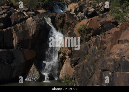 Teil der Kaskaden Wasserfall System auf das Lowveld Botanischen Gärten Stockfoto