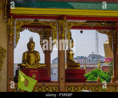 Bangkok, Thailand - 23.April 2018. Golden Buddha Statuen an eine Pagode in Bangkok, Thailand. Stockfoto