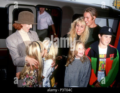 HOLLYWOOD, CA - 10. NOVEMBER: Cindy Landon, Sean Landon, Christopher B. Landon, Jennifer Landon und Familie Disney's Beauty & the Beast "Hollywood Premiere am 10. November 1991 im El Capitan Theatre in Hollywood, Kalifornien. Foto von Barry King/Alamy Stock Foto Stockfoto