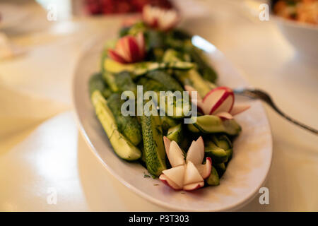 Catering-Dienstleistungen-Hintergrund mit Snacks auf Gäste-Tisch im Restaurant-Event-party Stockfoto