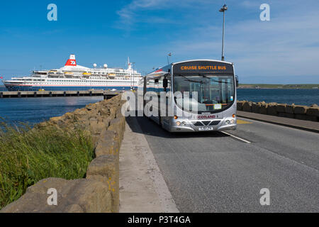 Dh Hatston Passenger Terminal KIRKWALL ORKNEY Schottland Kreuzfahrtschiff Shuttlebus Fred Olsen Black Watch liner Anker Pier Stockfoto