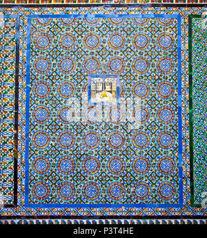 Fliesen- Wand der Terrasse Principal in La Casa de Pilatos in Sevilla, Spanien. Stockfoto