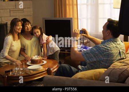 Original Film Titel: MUTTER UND KIND. Englischer Titel: MUTTER UND KIND. Regisseur: Rodrigo Garcia. Jahr: 2009. Stars: Annette Bening, ELPIDIA CARRILLO, JIMMY SMITS, SIMONE LOPEZ. Credit: MOCKINGBIRD BILDER / Album Stockfoto