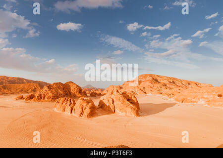 Sandy-Wüste in Ägypten bei Sonnenuntergang Stockfoto