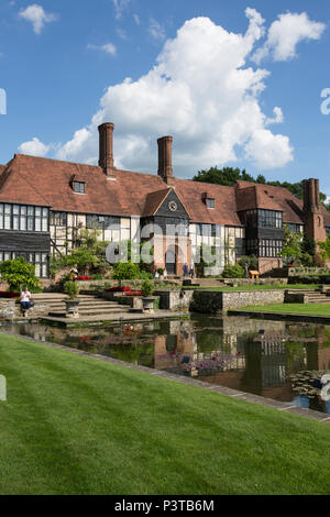 RHS Wisley Gardens, gepflanzt, Grenzen, üppigen Rosengärten und eine state-of-the-art Gewächshaus, Gartenbau Gärten in Surrey, England, U Stockfoto