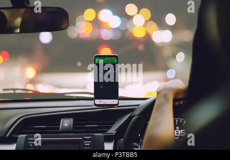 Smart Phone auf magnet Car Mount Halterung für Mobiltelefon Gps Stockfoto