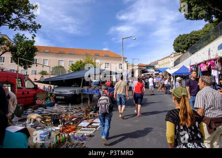 Feira da ladra Flohmarkt am Dienstag und Samstag in Alfama, Lissabon, Portugal Stockfoto