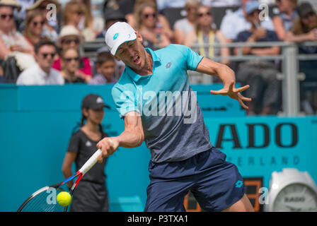 Die Queen's Club, London, Großbritannien. 19 Juni, 2018. Tag 2 übereinstimmen, der auf dem Center Court mit John millman (AUS) vs Novak Djokovic (SRB). Credit: Malcolm Park/Alamy Leben Nachrichten. Stockfoto