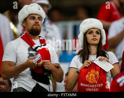 Wolgograd, Russland. 18 Jun, 2018. England Fans vor der 2018 FIFA World Cup Gruppe G Match zwischen Tunesien und England in Wolgograd Arena am 18. Juni 2018 in Wolgograd, Russland. (Foto von Daniel Chesterton/phcimages.com) Credit: PHC Images/Alamy leben Nachrichten Stockfoto