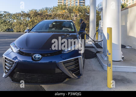 Irvine, Kalifornien, USA. 14 Mai, 2018. Der Toyota Mirai Auto mit Wasserstoff Tankstelle Credit: Alexey Bychkov/ZUMA Draht/Alamy leben Nachrichten Stockfoto