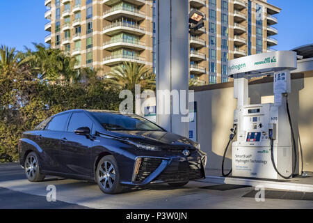 Irvine, Kalifornien, USA. 14 Mai, 2018. Der Toyota Mirai Auto mit Wasserstoff Tankstelle Credit: Alexey Bychkov/ZUMA Draht/Alamy leben Nachrichten Stockfoto