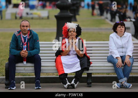 Sankt Petersburg, Russland. 19 Juni, 2018. Fans außerhalb der Sankt Petersburg Stadion vor Beginn der FIFA WM 2018 Gruppe ein Fußballspiel zwischen Ägypten und Russland in Sankt Petersburg, Russland, 19. Juni 2018. Credit: Ahmed Ramadan/dpa/Alamy leben Nachrichten Stockfoto