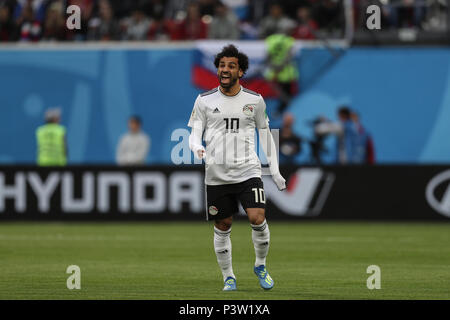 Sankt Petersburg, Russland. 19 Juni, 2018. Ägyptens Mohamed Slah reagiert während der FIFA WM 2018 Gruppe ein Fußballspiel zwischen Ägypten und Russland, im Saint Petersburg Stadium, in Sankt Petersburg, Russland, 19. Juni 2018. Credit: Ahmed Ramadan/dpa/Alamy leben Nachrichten Stockfoto