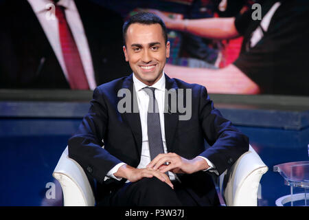 Rom, Italien. 19 Jun, 2018. Luigi Di Maio. Rom, den 19. Juni. Der italienische Minister für Arbeit Luigi Di Maio wird als Gast in der Talk Show Porta a Porta. Foto Samantha Zucchi Insidefoto Credit: insidefoto Srl/Alamy leben Nachrichten Stockfoto