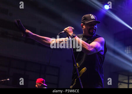 Zagreb, Kroatien. 19 Jun, 2018. Body Count, die Amerikanische heavy metal band, führt ein Live Konzert in Zagreb. Hier Sänger und Rapper Ice-T abgebildet ist live auf der Bühne. Credit: Deyan Baric/Alamy leben Nachrichten Stockfoto