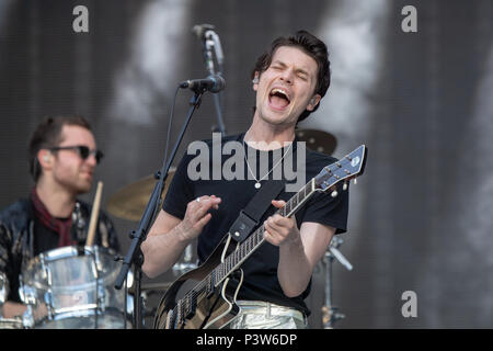 Twickenham, UK. 19 Juni, 2018. James Bay sporting die Rolling Stones bei Twickenham Stadium, Twickenham, London UK.. © Jason Richardson/Alamy leben Nachrichten Stockfoto