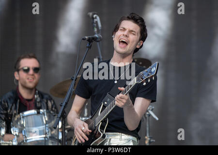 Twickenham, UK. 19 Juni, 2018. James Bay sporting die Rolling Stones bei Twickenham Stadium, Twickenham, London UK.. © Jason Richardson/Alamy leben Nachrichten Stockfoto