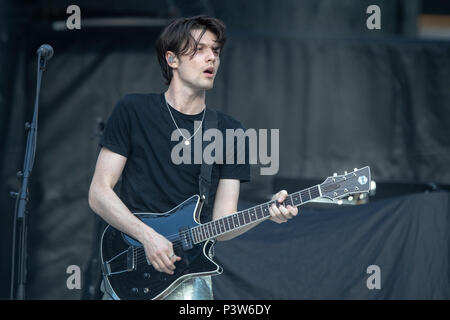 Twickenham, UK. 19 Juni, 2018. James Bay sporting die Rolling Stones bei Twickenham Stadium, Twickenham, London UK.. © Jason Richardson/Alamy leben Nachrichten Stockfoto