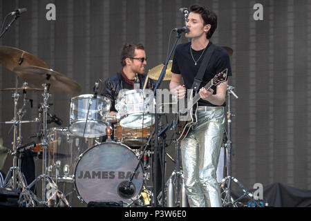 Twickenham, UK. 19 Juni, 2018. James Bay sporting die Rolling Stones bei Twickenham Stadium, Twickenham, London UK.. © Jason Richardson/Alamy leben Nachrichten Stockfoto