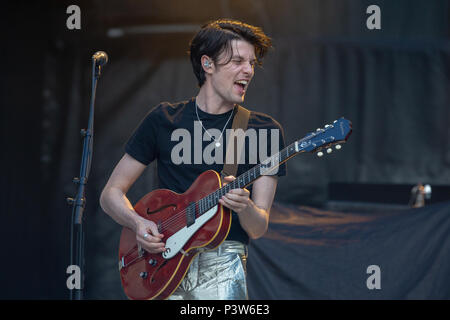 Twickenham, UK. 19 Juni, 2018. James Bay sporting die Rolling Stones bei Twickenham Stadium, Twickenham, London UK.. © Jason Richardson/Alamy leben Nachrichten Stockfoto