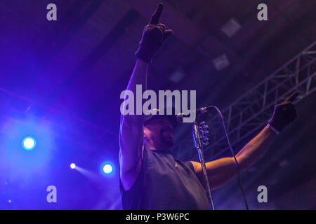 Zagreb, Kroatien. 19 Jun, 2018. Body Count, die Amerikanische heavy metal band, führt ein Live Konzert in Zagreb. Hier Sänger und Rapper Ice-T abgebildet ist live auf der Bühne. Credit: Deyan Baric/Alamy leben Nachrichten Stockfoto