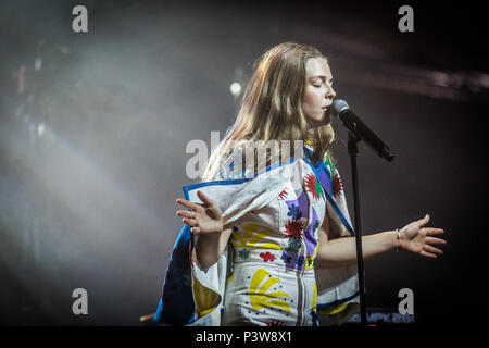 Kopenhagen, Dänemark. 19 Jun, 2018. Der amerikanische Sänger, Songwriter und Musiker Maggie Rogers führt ein Live Konzert bei 1 in Kopenhagen tippen. (Foto: Gonzales Foto - Thomas Rasmussen). Credit: Gonzales Foto/Alamy leben Nachrichten Stockfoto