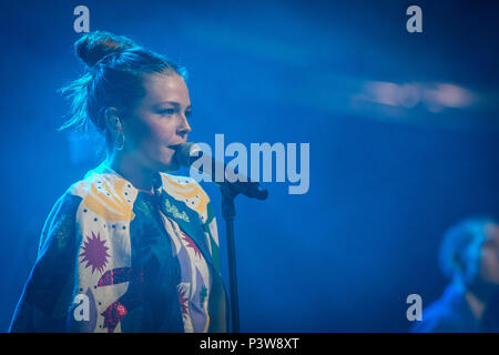 Kopenhagen, Dänemark. 19 Jun, 2018. Der amerikanische Sänger, Songwriter und Musiker Maggie Rogers führt ein Live Konzert bei 1 in Kopenhagen tippen. (Foto: Gonzales Foto - Thomas Rasmussen). Credit: Gonzales Foto/Alamy leben Nachrichten Stockfoto