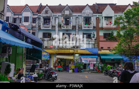 Phuket, Thailand - 26.April 2018. Stadtbild von Phuket, Thailand. Phuket ist mit Regenwald, bergige Insel in der Andaman See. Stockfoto