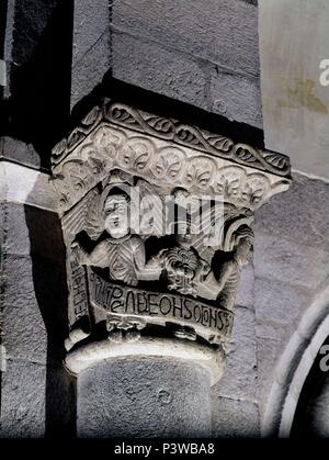 CAPILLA DEL SALVADOR - las mejores DE CAPITEL CON LA FIGURA DE ALFONSO VI FLANQUEADO POR DOS ANGELES. Lage: CATEDRAL - INTERIEUR, SANTIAGO DE COMPOSTELA, La Coruña, Spanien. Stockfoto