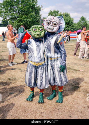 Fancy Dress aliens am V Festival 2003 V 2003, Chelmsford, Essex, England, Vereinigtes Königreich. Stockfoto