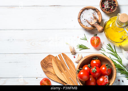 Essen kochen Zutat. Essen Hintergrund auf weiße Holztisch. Ansicht von oben kopieren. Stockfoto