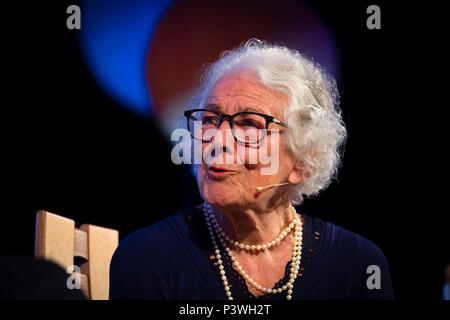 Judith Kerr, der britische Schriftsteller und Illustrator. Sie hat sowohl dauerhafte Bild Bücher wie die Bag-Serie und der Tiger, der kam um zu Kaffee und gefeierten Romanen für ältere Kinder wie die semi-autobiographische Als Hitler das rosa Kaninchen stahl, ein Kind aus dem Zweiten Weltkrieg gaben erstellt. In Deutschland geboren, jüdischer Herkunft war, kam sie mit ihrer Familie nach Großbritannien 1933 inmitten der Aufstieg der Nazis. Dargestellt an der Hay Festival 2018 der Literatur und der Kunst. Das jährliche Festival in der kleinen Stadt von Heu auf Wye an der walisischen Grenze, zieht die Dichter und Denker aus der ganzen Stockfoto