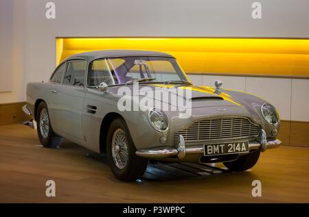 Der Aston Martin DB 5 von James Bond, der voraussichtlich £ 1.200.000 - £ 1.600.000, bei Bonhams "Londoner Showroom fotografiert zu holen. Stockfoto