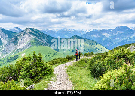 Schöne Landschaft des Allgäu in Deutschland - Wandern in den Bergen Stockfoto