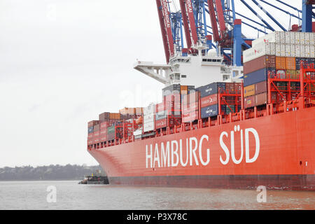 Hamburg, Deutschland, Container schiff Cap San Augustin und Container brücken am Container Terminal Eurogate im Hamburger Hafen Stockfoto
