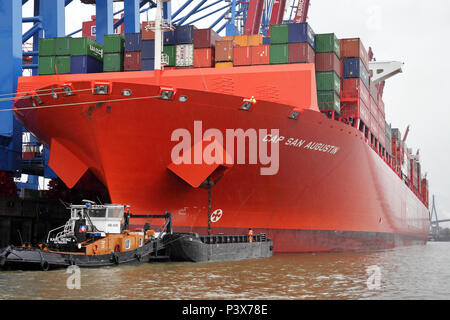 Hamburg, Deutschland, Container schiff Cap San Augustin und Container brücken am Container Terminal Eurogate im Hamburger Hafen Stockfoto