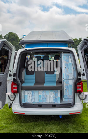 Weißen Volkswagen T6 Wohnmobil. Stockfoto