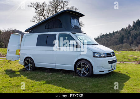 Weißen Volkswagen T6 Wohnmobil. Stockfoto