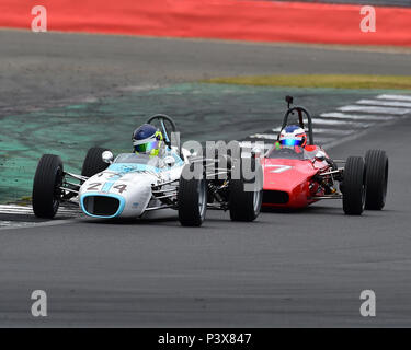 Ben Mitchell, Merlyn Mk20, Cameron Jackson, Lola T200, HFF, historische Formel Ford Meisterschaft, HSCC, Silverstone International Trophy historisches Rennen M Stockfoto