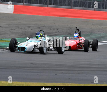 Ben Mitchell, Merlyn Mk20, Cameron Jackson, Lola T200, HFF, historische Formel Ford Meisterschaft, HSCC, Silverstone International Trophy historisches Rennen M Stockfoto