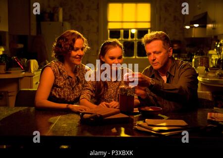 Original Film Titel: Gespiegelt. Englischer Titel: Gespiegelt. Regisseur: Rob Reiner. Jahr: 2010. Stars: AIDAN QUINN, Penelope Ann Miller, Madeline Carroll. Credit: CASTLE ROCK ENTERTAINMENT/Glas, BEN/Album Stockfoto