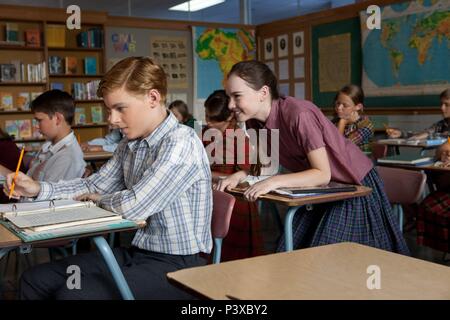 Original Film Titel: Gespiegelt. Englischer Titel: Gespiegelt. Regisseur: Rob Reiner. Jahr: 2010. Stars: MADELINE CARROLL; CALLAN MCAULIFFE. Credit: CASTLE ROCK ENTERTAINMENT/Glas, BEN/Album Stockfoto