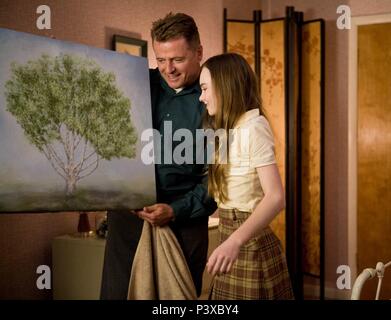 Original Film Titel: Gespiegelt. Englischer Titel: Gespiegelt. Regisseur: Rob Reiner. Jahr: 2010. Stars: AIDAN QUINN, Madeline Carroll. Credit: CASTLE ROCK ENTERTAINMENT/Glas, BEN/Album Stockfoto